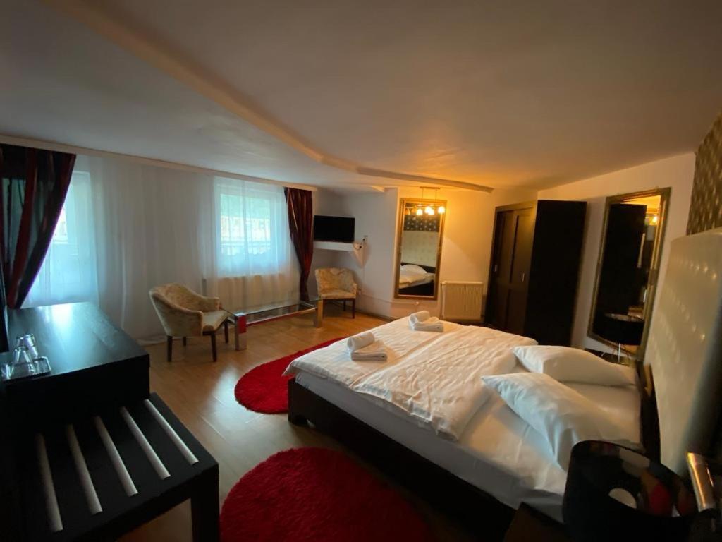 Pensiunea El Plazza Băile Herculane Esterno foto